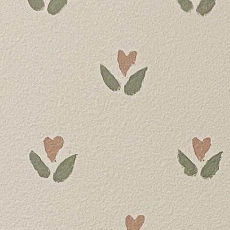 Shweta Pathak | Home Design • DIY on Instagram: "Save for later 📣📣 When you want a wallpaper but don’t want to spend any money.. a quick, easy and most affordable DIY wallpaper idea.. yes using a potato 🥔 Decide on the pattern, carve it out and then stamp.. Like | Save | Share this post 🤎 . . . . . #diywallpaper #budgetfriendlydecor #diydecor #diyvideos DIY potato stamp wallpaper | DIY potato stamp art | wallpaper idea | diy wallpaper" Easy Diy Hand Painted Wallpaper, Stamping Walls Diy, Potato Stamp Pattern, Diy Wallpaper Stamp, Potato Stamp Accent Wall, Wall Paint Stamp, Hand Stamped Wallpaper, Diy Stamp Wallpaper, Paint Instead Of Wallpaper