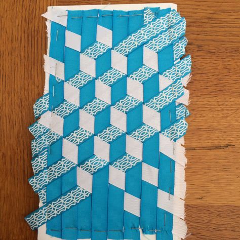 Come Weave with Me! Triaxial weaving tutorial Kids Weaving Projects, Triaxial Weaving, Tumbling Blocks Quilt, Weaving Patterns Design, Flax Weaving, Cuadros Diy, Stitch Witchery, Diy Sewing Gifts, Fabric Weaving