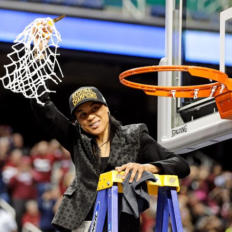 Dawn Staley gets extension through 2021 season Usc Basketball, Dawn Staley, The Pantheon, Jordan Basketball, University Of South Carolina, Basketball Legends, Carolina Gamecocks, Basketball Coach, Women's Basketball