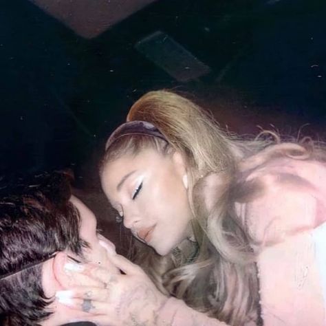 daltiana on Instagram: “"I DON'T DO DRUGS" TONIGHT I can't wait and I know it's going to be a bop 😉@dojacat @arianagrande #arianagrande #arianator #arianators…” Dalton Gomez, Ariana Grande, A Woman, On Instagram, Instagram