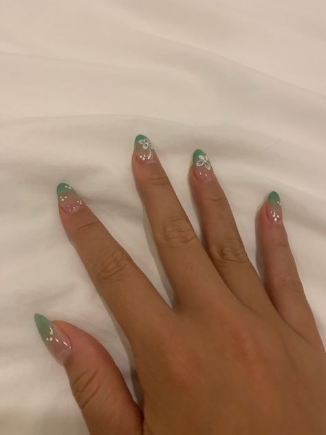 Green Hibiscus Nails, Mermaidcore Nails, Plain Summer Nails, Aruba Nails, Neutral Nails Acrylic, Hawaii Nails, Spring Acrylic Nails, Glamour Nails, Simple Gel Nails