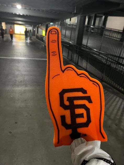 Giants game, foam finger, photo inspo, aesthetic Finger Photo, Photo Inspo Aesthetic, Gf Breakfast, Foam Finger, Giant Games, Sf Giants, Wallpaper Pictures, San Francisco Giants, Fashion Story