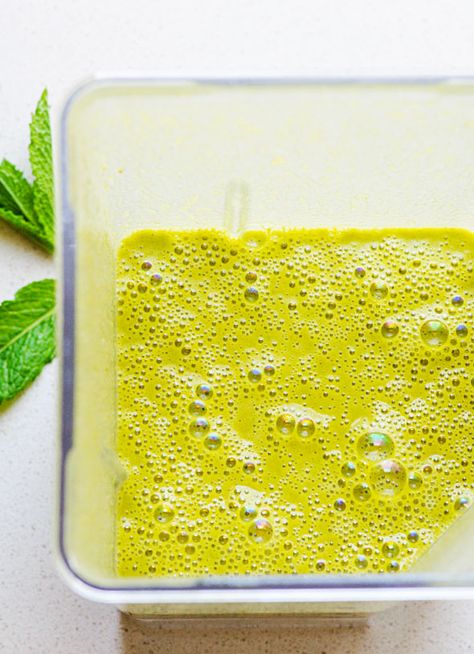 Lemon mint dressing is a delicious and refreshing homemade salad vinaigrette with lemons, olive oil, fresh mint and honey. Salad Vinaigrette, Mint Dressing, Low Calorie Salad, Mint Salad, Mint Recipes, Vegan Sauces, Homemade Salads, Cooking With Olive Oil, Lemon Mint