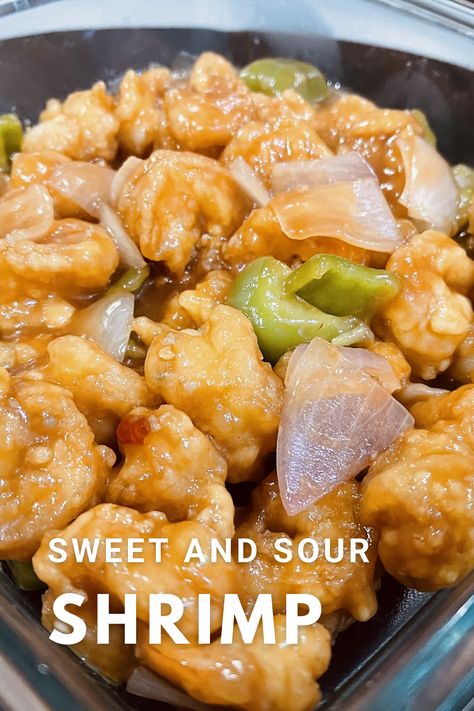 Craving Chinese take out but don't want to go through the crazy fuss? Head on over to the kitchen and russle up this quick sweet and sour shrimp! Sweet And Sour Shrimp Recipe, Sweet And Sour Shrimp, Sweet And Sour Prawns, Chinese Take Out, Soya Sauce, Sweet Chilli Sauce, Meal Preparation, Corn Flour, Dinner This Week