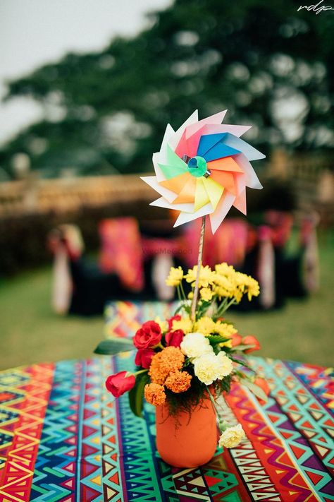 Paper Decor Ideas, Pinwheel Centerpiece, Round Table Centerpiece, Round Table Centerpieces, Floral Centrepiece, Bar Mitzvah Party, Wedding Entrance Decor, Paper Decor, Wedding Backdrop Design