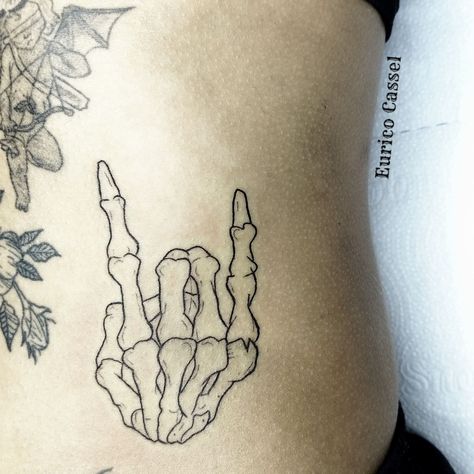 Tatuagem #rocknroll American Traditional Rock And Roll Tattoos, Heavy Metal Tattoo Ideas Small, Tattoo Ideas Rock And Roll, Punk Rock Tattoos For Men, Skeleton Hand Rock On Tattoo, Glam Rock Tattoo, 80s Rock Tattoo Ideas, Rock Symbol Tattoo, Punk Rock Tattoo Ideas