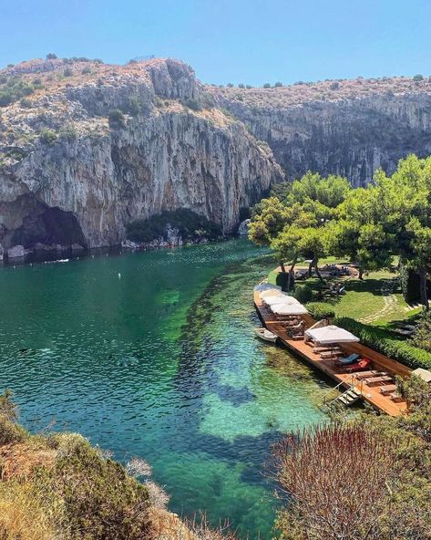 👉The unique lake of Athens👀 . ☀️Located on the Athens Riviera, Lake Vouliagmeni is a unique phenomenon because its water comes from both of the sea and underground hot springs. . 🤯At the bottom of the lake lies a labyrinth of caves with around 14 tunnels and the water that comes from there is said to have healing properties. . 🏖The area around the lake is filled with parasols and sunbeds and there is also lifeguarding, medical services and more provided for the visitors. . Lake Vouliagmeni, Model Architecture, Artificial Lake, Travel Drawing, Beautiful Lakes, Athens Greece, Greece Travel, Travel Packing, Tour Packages