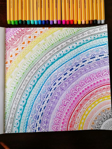 Rainbow Zentangle, Zen Mandala, Zentangle Doodles, Mandala Inspiration, Mandala Ideas, Circle Designs, Planner Doodles, Rainbow Mandala, Easy Mandala Drawing