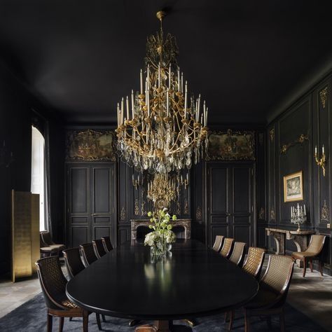 Unusual Interiors, Dining Table Interior, Rooms Inspiration, Open Living Room Design, Dark Rooms, Chateaux Interiors, Luxury Dining Tables, Luxury House Interior Design, Home Decoration Ideas