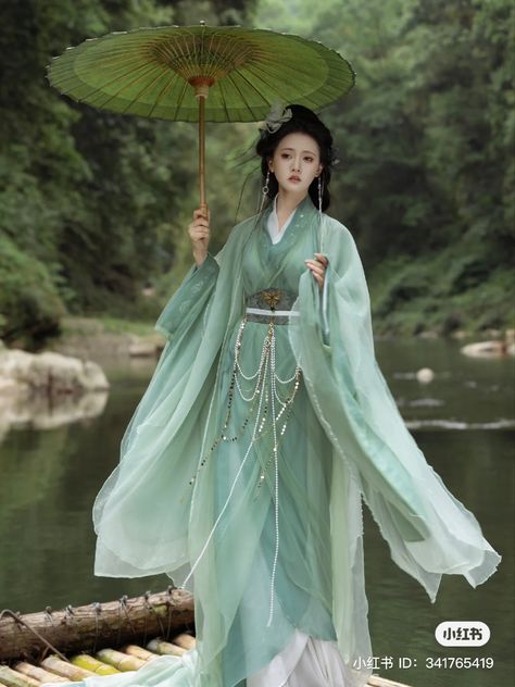 Lotus Hanfu, Green Chinese Dress, China Traditional Dress, Green Hanfu, Traditional Asian Dress, Chinese Princess, Chinese Hair Accessories, Chinese Traditional Clothing, Traditional Chinese Dress