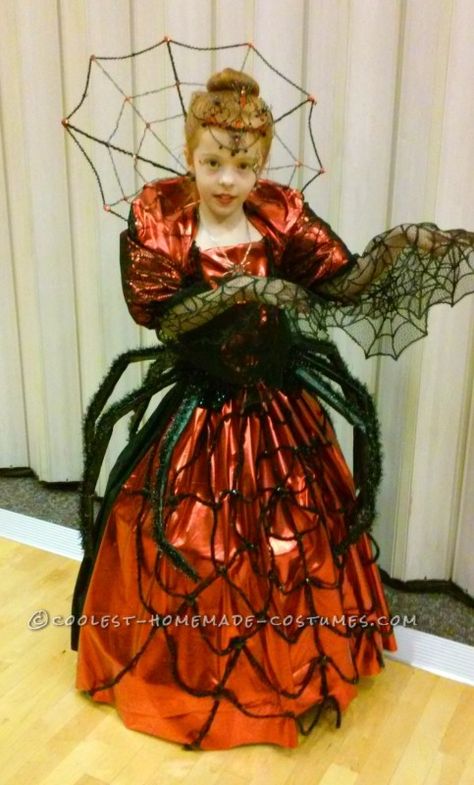 Beautiful Spider Queen's Coronation Day Costume Queen Costume Ideas, Queen Costume Diy, Spider Queen Costume, Spider Halloween Costume, Witches Costumes For Women, July Halloween, Halloween Wings, Coronation Day, Queen's Coronation