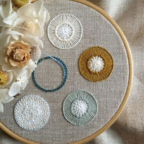 Tiny Embroidery, Japanese Embroidery, Needle Punch, Hand Embroidery Art, 자수 디자인, Hand Embroidery Stitches, Modern Embroidery, Embroidery Hoop Art, Embroidery Ideas