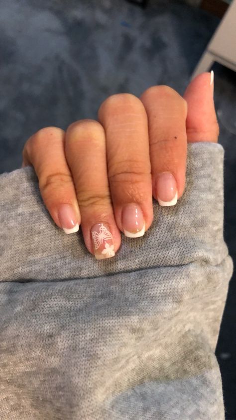 Short White Gel Nails With Glitter, Nails One Accent Nail, French Tip Nails With Butterfly Design, French Manicure Butterfly, French Nails With Butterflies, Short Nails With Butterflies, Butterfly Short Nails, French Tip Nails With Butterfly, Pretty Short Nails Simple