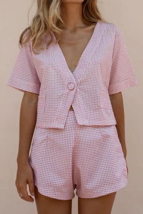 Gingham Set, Suit Shorts, Pajama Fashion, Design Moda, Linen Fashion, Diy Sewing Clothes, Pink Gingham, Short Suit, Mode Inspiration