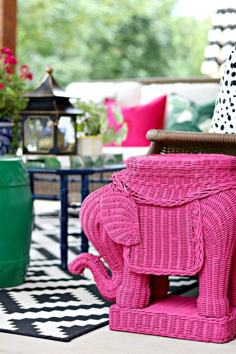 Pink And Green Patio Outdoor Spaces, Grandmillenial Outdoor Patio, Grandmillenial Porch, Colorful Pool Area, Pink Patio Furniture, Pink Patio Decor, Pink Outdoor Decor, Tropical Porch Ideas, Palm Beach Patio