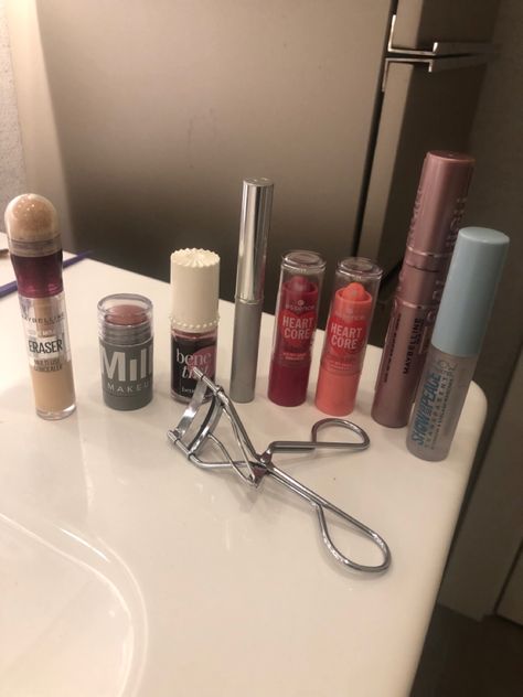 Mascara And Lip Gloss Only Look, All I Need Makeup, Makeup Bag Essentials, Makeup Help, Smink Inspiration, Makeup Tut, Makeup Needs, Makeup Obsession, Makeup Items