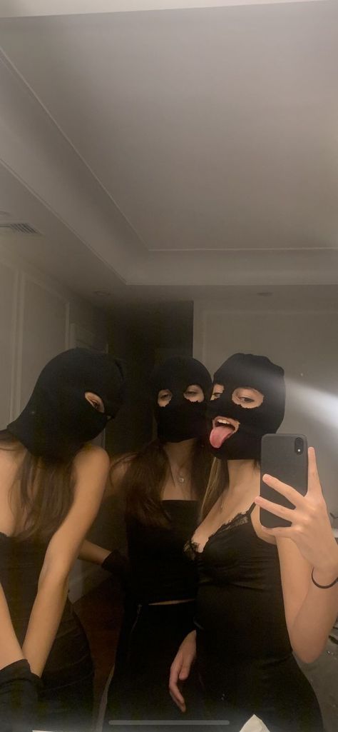 Halloween Costumes Robbers, 2 People Halloween Costumes, 3 People Halloween Costumes, Costumes For 3 People, Disfarces Halloween, 3 People Costumes, Foto Best Friend, Trio Costumes, Uhyggelig Halloween