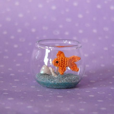 Miniature Knitting, Crochet Fish, Softie Pattern, Kawaii Crochet, Tiny Dolls, Yarn Projects, Wire Crafts, Crochet Animals, Yarn Crafts