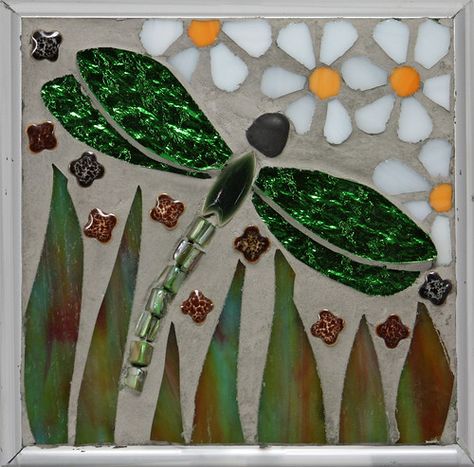 Dragonfly Mosaic Pattern, Cement Ideas, Mosaic Rocks, Mosaic Stepping Stones, Dragonfly Wall Art, Mosaic Pots, Mosaic Garden Art, Mosaic Animals, Mosaic Art Projects