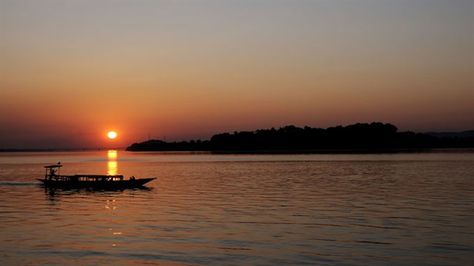 Brahmaputra River is one of the major rivers of India. It is the only river in India which has been attributed the masculine gender. It is regarded as the tenth largest river in the world by discharge. #river #india #major #largest #brahmaputra Rivers Of India, River Floating, Brahmaputra River, Zambezi River, River Float, Indian People, Nainital, Travel India, River Bed