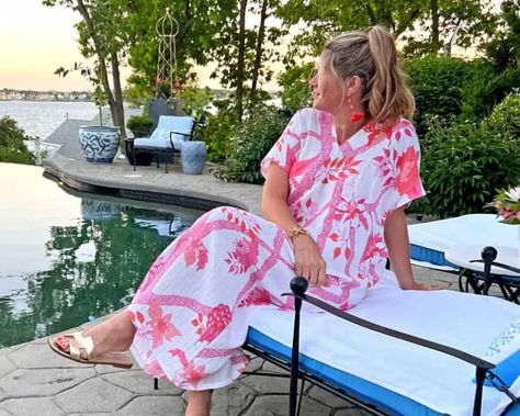 How to Design and Sew Your Own Caftan Cover-up - Spoonflower Blog Romcoms To Watch, Caftan Dress Pattern, Projects For Women, Caftan Pattern, Kaftan Style, Caftan Dress, How To Design, Kimono Dress, How To Sew