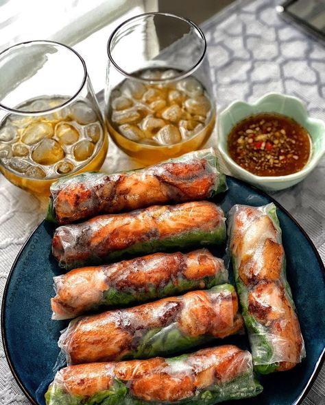 Salmon Spring Rolls, Salmon With Skin, Pickled Carrots And Daikon, Vietnamese Spring Rolls Recipe, Mango Salmon, Salmon Rolls, Spring Roll Sauce, Mango Rum, Salmon Roll