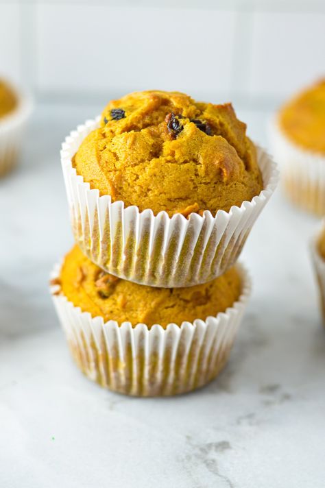 Pumpkin Raisin Muffins | A Taste of Madness Pumpkin Raisin Muffins, Muffins With Raisins, Portable Breakfast, Pumpkin Streusel Muffins, Raisin Muffins, Pumpkin Chocolate Chip Muffins, Pumpkin Spice Muffins, Muffin Streusel, Pumpkin Chocolate Chips