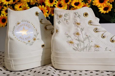 Embroidery Wedding Gifts, Boty Converse, Red Rose Embroidery, White Flower Embroidery, Converse Embroidery, Cute Converse Shoes, Bridal Converse, Converse Wedding Shoes, Embroidered Converse