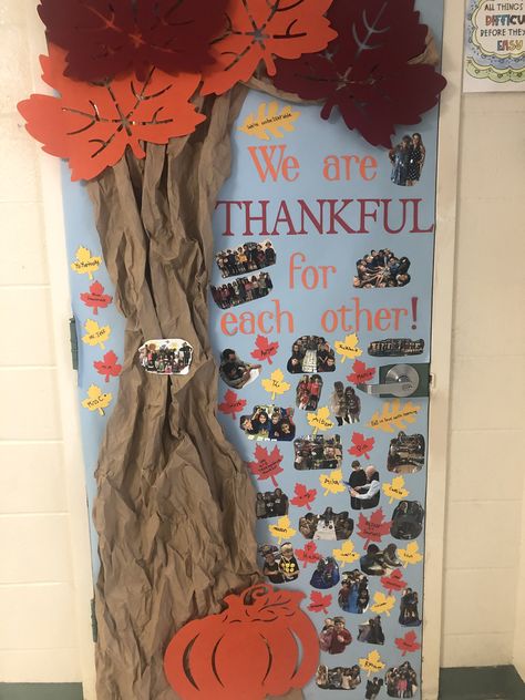 Office Door Fall Decorations, Thanksgiving Door Decorations For Office, Thanksgiving Door Classroom, Thankful Door Decorations Classroom, Fall Office Door Decorating Contest, Fall Office Door Decorations, Fall Door Decorating Contest Ideas, Fall Door Decorating Contest, Fall Door Decorations For Office