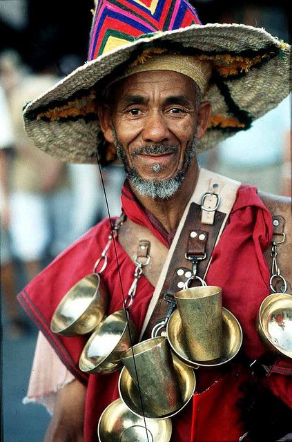 Tea seller - Morocco We Are The World, Cultural Diversity, Many Faces, People Of The World, World Cultures, Interesting Faces, 인물 사진, Yukata, North Africa