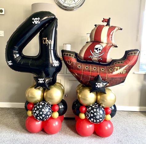 Pirate Party Balloons, Pirate Balloon Arch, Pirate Balloons, Bday Balloons, One Piece Birthdays, Pirate Themed Birthday, Pirate Theme Party, Pirate Birthday Party, Pirate Birthday