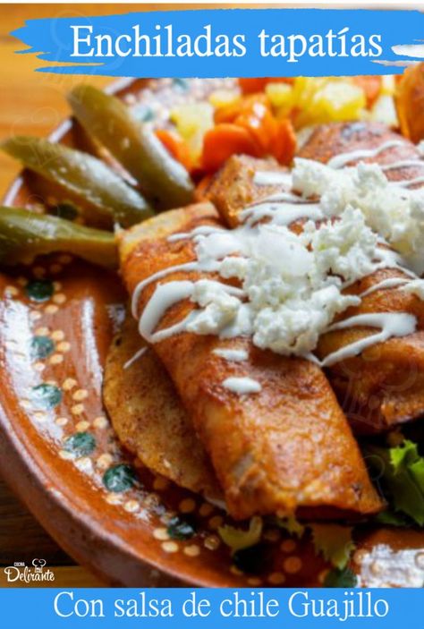 Enchiladas tapatías de queso, ¡con salsa de chile guajillo! Enchiladas Mexicanas, Enchiladas Beef, Olive Garden Chicken Gnocchi, Mexican Comfort Food, Vegetarian Enchiladas, Traditional Mexican Food, Chile Guajillo, Deli Food, Mexican Cooking