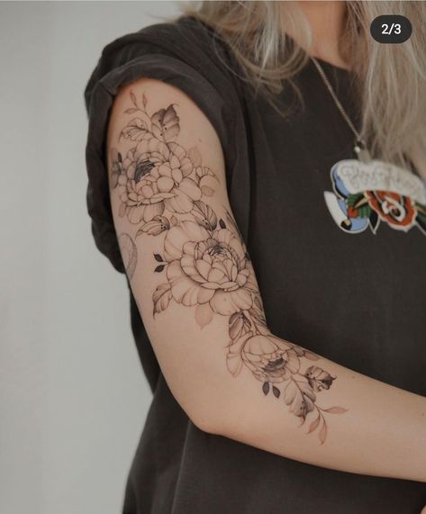 Bouquet Tattoo, Tattoos For Women Half Sleeve, Upper Arm Tattoos, Vine Tattoos, Raven Tattoo, Arm Sleeve Tattoos, Black Tattoo, Dainty Tattoos, Sleeve Tattoos For Women