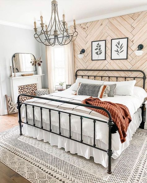 Farmhouse Bedroom Accent Wall Ideas Cozy Farmhouse Bedroom, Building Things, Build Design, Shiplap Accent Wall, Casa Vintage, Bedroom Accent, Accent Wall Bedroom, Master Bed, Redecorate Bedroom