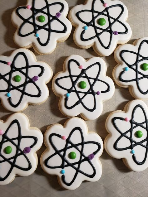 Chemistry Desserts, Science Cake Pops, Science Cookies, Science Cake, Scientist Birthday Party, Scientist Birthday, Fondant Cakes Birthday, Science Birthday, Science Experiments For Preschoolers