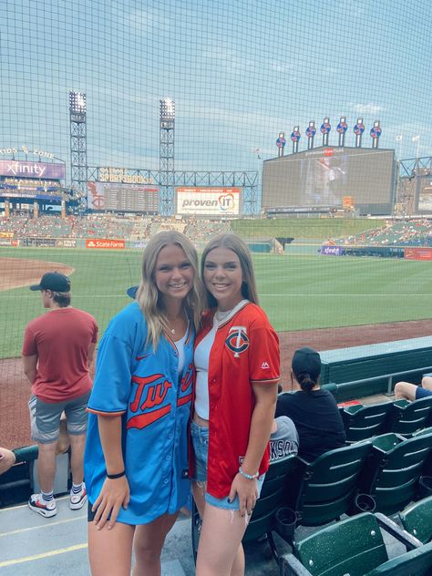 minnesota twins chicago white sox fourth of july baseball game mlb sisters bff picture ideas inspo Bff Picture Ideas, Twins Game, Philadelphia Phillies Baseball, Twins Baseball, Phillies Baseball, Baseball Outfit, Jersey Outfit, Game Pictures, Baseball Game