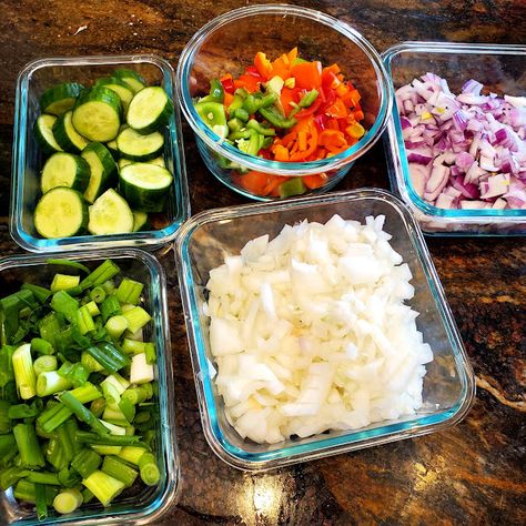 How To Build a Salad Bar in Your Fridge in 5 Easy Steps - Clean Food Mama Salad Bar Meal Prep, At Home Salad Bar In Fridge, Salad Bar In Fridge Drawer, Refrigerator Salad Bar, Fridge Salad Bar, At Home Salad Bar, Salad Bar Ingredients, Build A Salad, Fridge Salad