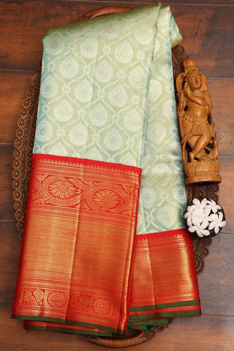 Latest Kanchipuram Silk Sarees 2022, Lehenga Banarasi, Alternative Fashion Grunge, Saree Color Combinations, Saree For Wedding, Saree Kanjivaram, Kanchi Sarees, Bridal Sarees South Indian, Indian Bridal Jewelry Sets