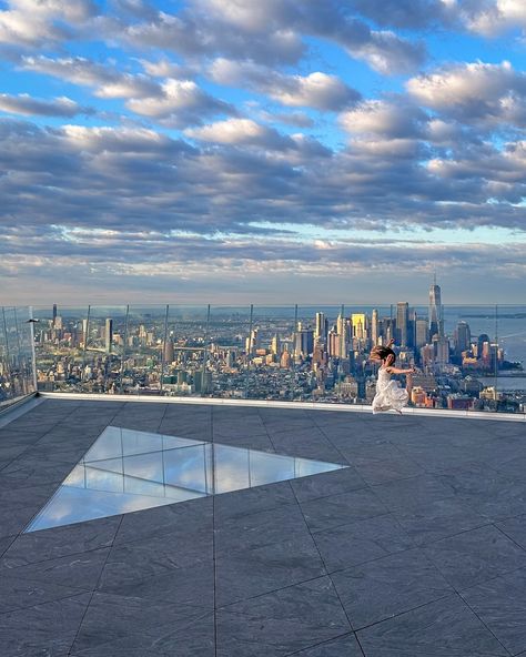 Every jump is a step closer to your dreams ✨✨✨ 📍Edge, 30 Hudson Yards, New York #nyclife #nycsunrise #newyorknewyork #edgenyc cinematic moments in New York City, breathtaking sunrise, nyc love, VivereNewYork The Edge New York, Nyc Sunrise, Cinematic Moments, Nyc Love, Nyc Travel, Hudson Yards, Nyc Life, Nyc Trip, City Art