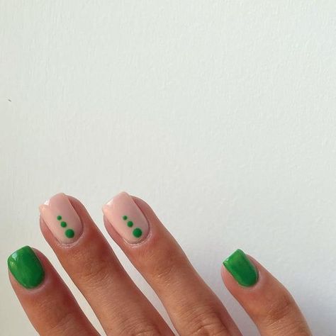 Bottega Green Nails, Green Biab Nails, Nagel Art, Dots Nails, Green Dot, Green Nails, Simple Nails, Design Inspo, Nail Design