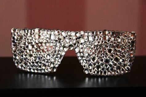 omg! THE Snooki glasses! I have to have these. Ray Ban Sunglasses Sale, Glitter Glasses, Sparkle Party, Shine Bright Like A Diamond, Sparkle And Shine, Mötley Crüe, Sparkles Glitter, Glitz And Glam, Eyewear Design