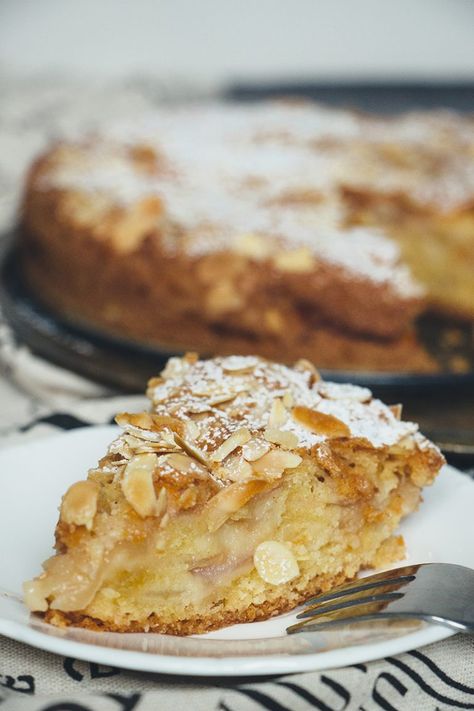 Super moist apple cake slice Easy Apple Cake Recipe, Almond Slice, Apple And Almond Cake, Apple Cake Recipe Easy, Easy Apple Cake, Apple Cake Recipe, Slice Recipe, Apple Recipes Easy, Apple Pie Filling