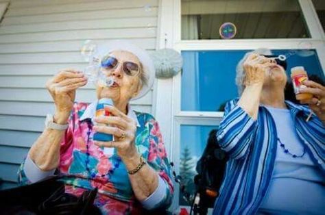 Bubble fun Growing Old Together, Lessons Learned In Life, Blowing Bubbles, Foto Baby, Never Too Old, Aged To Perfection, Young At Heart, Old Age, Aging Gracefully