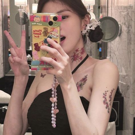 Han So Hee Aesthetic Wallpaper, Han So Hee, Money Flowers, So Hee, Happy Birthday Wallpaper, Asian Eye Makeup, Minimal Tattoo, Korean Actress, Tattoo Stickers