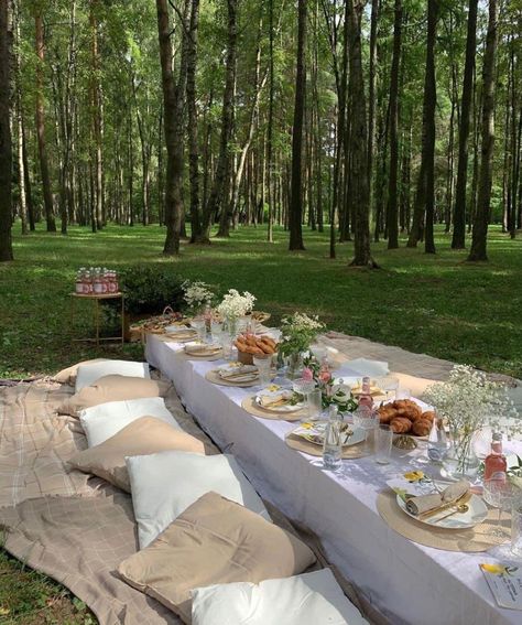 Picnic Date Food, Picnic Inspiration, Picnic Birthday, Garden Picnic, Garden Party Birthday, Theme Nature, Corporate Retreat, Romantic Holiday, Picnic Wedding