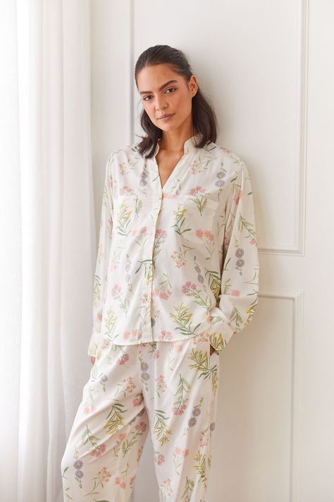 Description Our best-selling shape, the Maggie Pyjama Set, offers a timeless look with a relaxed fit, made from our signature soft 100% Rayon. This romantic field floral was designed by Joannie Houle ♡ Very relaxed style fit, fabric has a nice drape Unlined, skin coloured underwear is recommended Mandarin style collar and full button top closure Full length pants with elastic, drawstring and side pockets Pre-washed 100% rayon fabric (similar to a lightweight cotton however softer to the touch) Comes with drawstring cotton bag and gift card for easy gift-giving Sizing Loli is wearing a size S, and is a standard Australian size 8, US size 4, approx 5'9 tall. Relaxed style fit so size down if preferred. The following guidelines can be applied to sizing (these are the garment measurements): Si Joannie Houle, Resort Wear Men, Full Length Pants, Soft Pajamas, Cotton Pajama Sets, Button Top, Cotton Pyjamas, Wild Flower, Pyjama Set