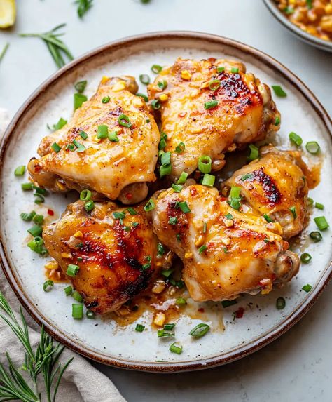 Skillet Bang Bang Chicken Thighs Recipe - elianarecipes.com Bang Bang Chicken Thighs, Bang Bang Sauce, Bang Bang Chicken, Bone In Chicken Thighs, Chicken Thighs Recipe, Thighs Recipe, Quick Weeknight Dinners, Juicy Chicken, Chicken Thigh Recipes