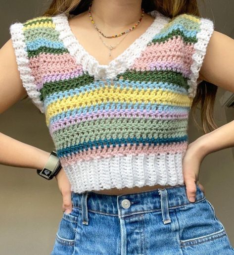 Chic Crochet Top, Crochet Vest Outfit, Modern Haken, Diy Maxi Skirt, Diy Crochet Top, Crochet Sweater Vest, Crochet Maxi Skirt, Crochet Summer Dresses, Crochet Jumper