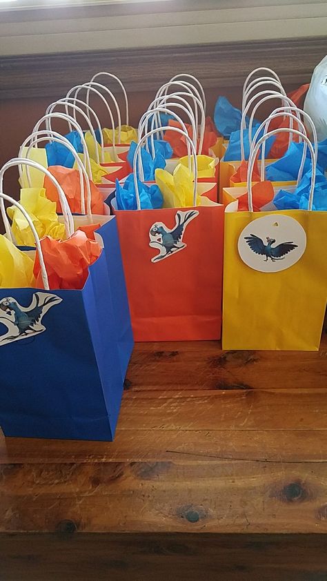 Disney Rio-themed goody bags Rio Themed Birthday Party, Rio Birthday Party Ideas, Rio Birthday Parties, Movie Party Decorations, Rio Party, Rio 2, Bird Birthday Parties, Leo Birthday, Third Birthday Party