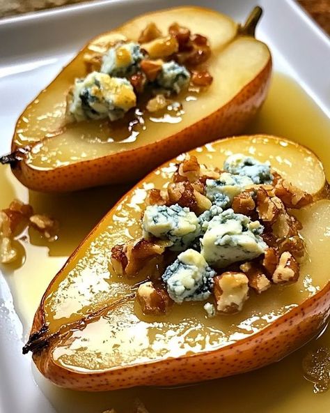 Pears With Blue Cheese, Roasted Pears, Cheese And Honey, Ripe Pears, Baked Pears, Roasted Pear, Vegetable Sides, Blue Cheese, 15 Minutes